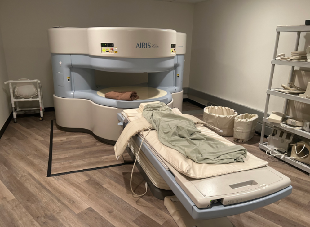 2007 Hitachi .3T Airis Elite MRI [EQ-034510]